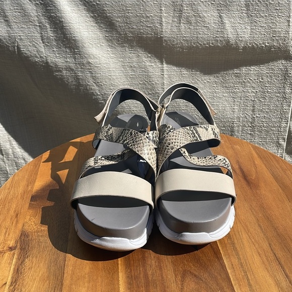 Cole Haan Zerogrand Criss Cross Gladiator Sandals, Roccia/Sandshell/White Size 9 - Picture 3 of 11